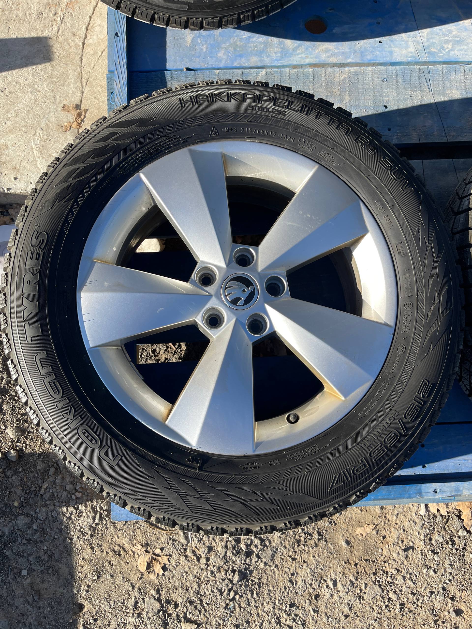 Диски R17 5x112 6.5j et38 dia57.1 з зимовими шинами Nokian 215/65/R17