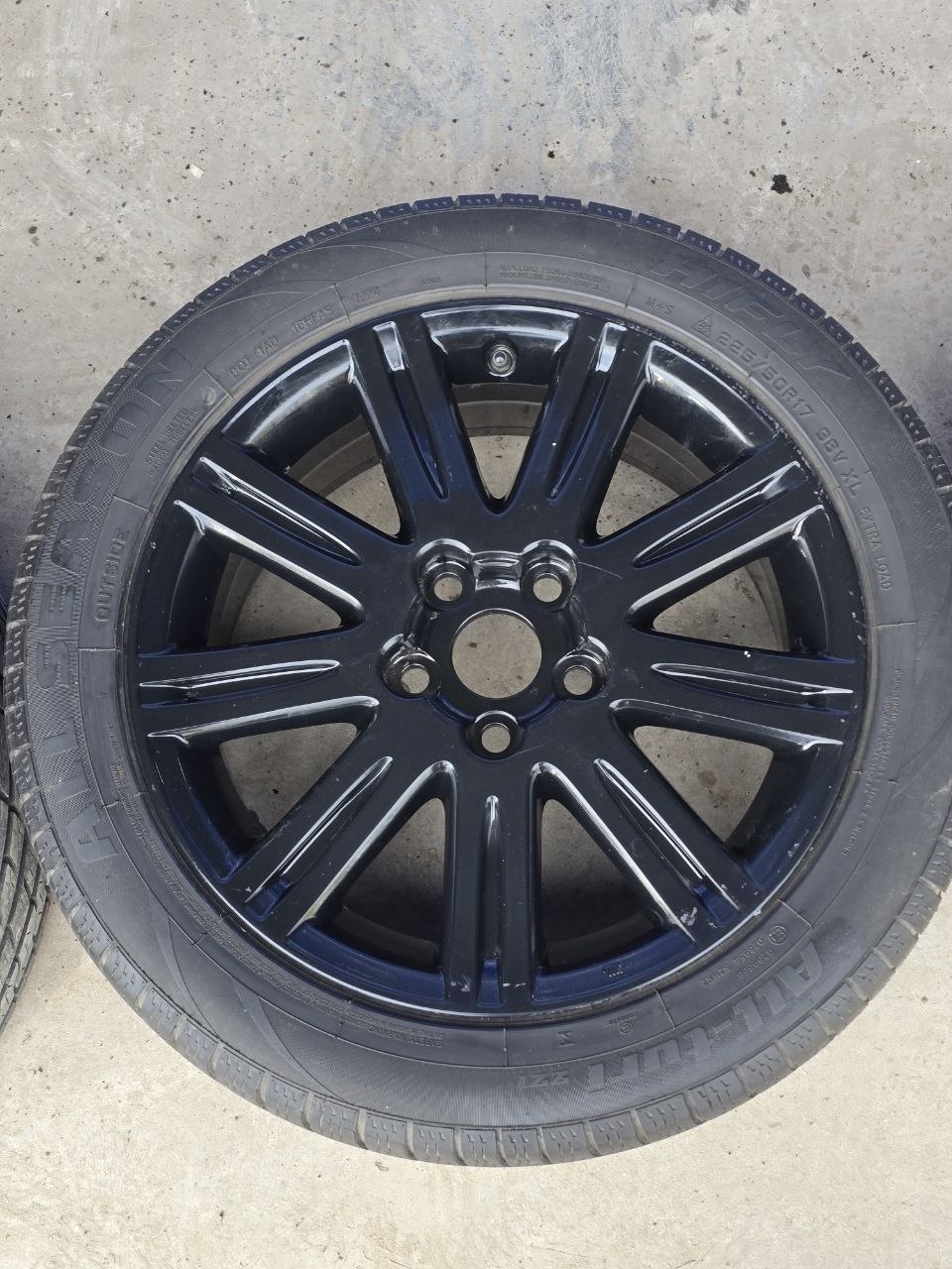 Диски R17 5x114.3 7j et45 dia60.1 з літніми шинами GoodYear 225/50/R17
