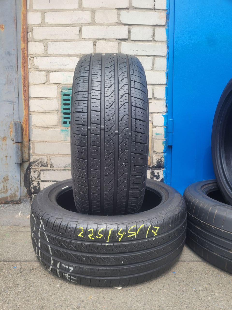 Пара вживаних шин Pirelli Cinturato P7 All-Season 225/45/R17 94V