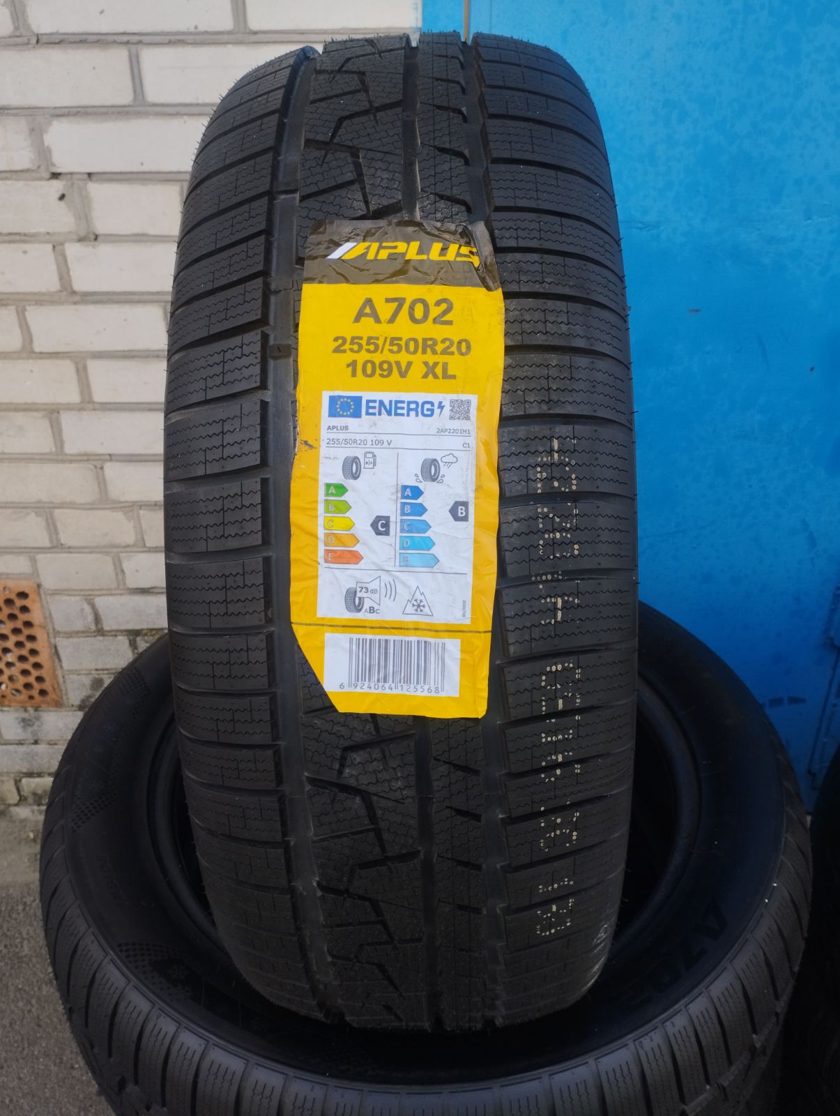 APLUS A702 255/55/R20 109V